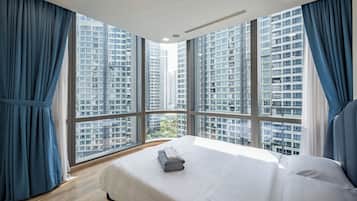Departamento de lujo, 3 habitaciones, vista a la ciudad | 2 habitaciones, sábanas italianas Frette y ropa de cama de alta calidad