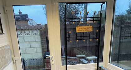 1-Bedroom Apartment Sleeps 4, Parking