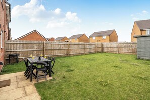 Outdoor dining - Apartment Sleeps 10 - Pets, Parking, Ev Charging (Walsall)