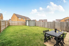 Outdoor dining - Apartment Sleeps 10 - Pets, Parking, Ev Charging (Walsall)