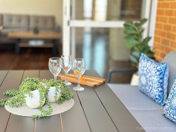 Interior - High Street Retreat, Clean and Spacious, 4 Beds 3 Brms, 2 Car Auto-garage (Fremantle)