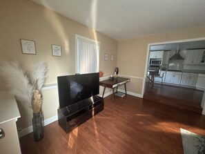 Interior - Large modern 1 bed/1 bath in downtown La Mesa (La Mesa)