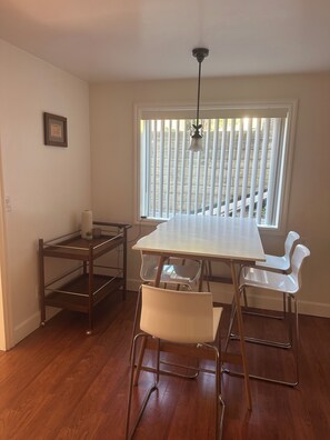 Dining - Large modern 1 bed/1 bath in downtown La Mesa (La Mesa)