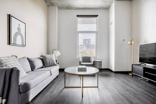 TV, stereo - Delightful West Loop 1BR w/ Gym, near Fulton Market & I-90, by Blueground (Chicago)
