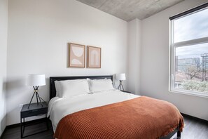 1 غرفة نوم ومكواة/لوح كي وواي فاي وملاءات أسرّة