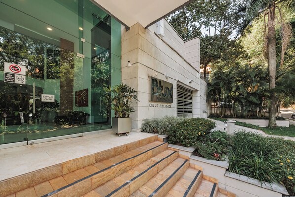 Exterior detail - Cozy Unit with Unbeatable View in a Prime Location w/ pool (Medellín)