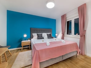 1 slaapkamer, een strijkplank/strijkijzer, wifi