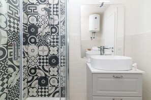 Shower, bidet, towels - I Fari 95 600m From The Beach, Porto San Paolo, Italy (Porto San Paolo)