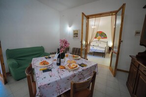 Dining - Villetta Fresca With Garden Near The Sea, Melendugno, Italy (Melendugno)