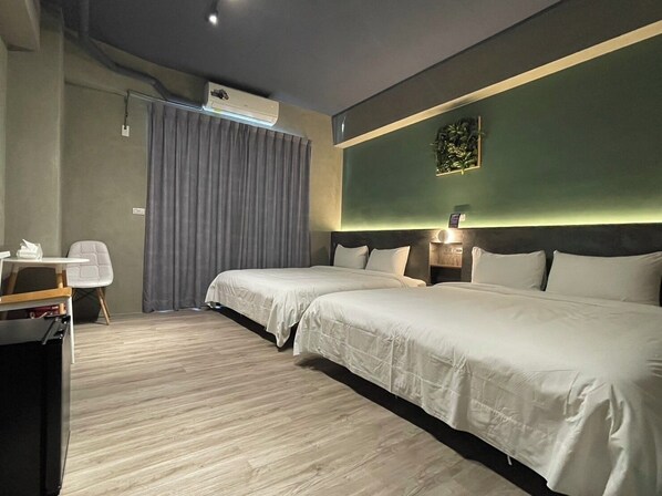 Standard Quadruple Room | Free WiFi - Long lang (Tainan)