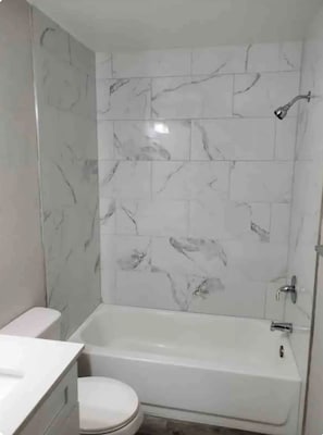 Handtücher, Seife, Toilettenpapier