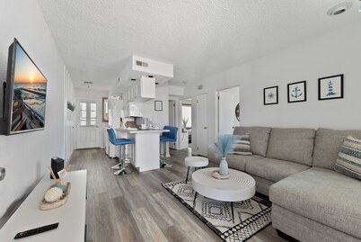 Family-sized condo. 5 minutes to the beach, Convention Center and Morey's Piers.