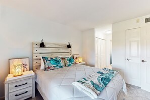 2 عدّة غرف نوم ومكواة/لوح كي وواي فاي وملاءات أسرّة