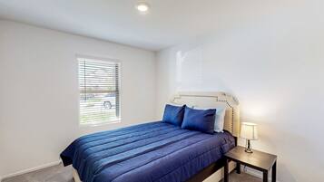 3 quartos, acesso à internet, roupa de cama