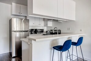 Réfrigérateur, micro-ondes, four, lave-vaisselle