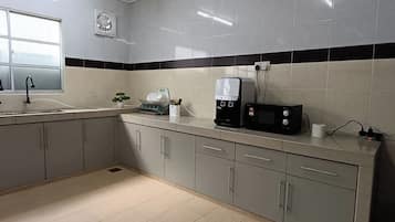Classic House | Private kitchen | Fridge, microwave, electric kettle, cookware/dishes/utensils