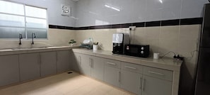 Classic House | Private kitchen | Fridge, microwave, electric kettle, cookware/dishes/utensils