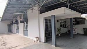 ด้านหน้าที่พัก