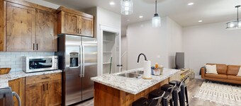 Newly built home in the heart of town - near fishing, hiking & Mesa Falls