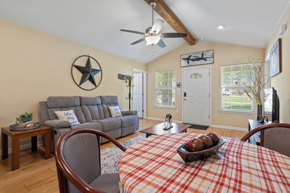 Smart TV - Convenient Entire Home Sherman TX close to Austin college (Sherman)