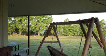 Secluded Lodge on Bull Shoals Lake in Yellville AR. Great property w/ boat dock!