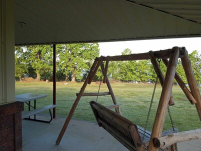 Secluded Lodge on Bull Shoals Lake in Yellville AR. Great property w/ boat dock!