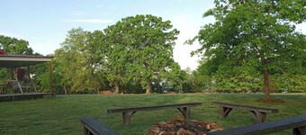 Secluded Lodge on Bull Shoals Lake in Yellville AR. Great property w/ boat dock!