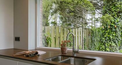 Huswell - Holiday home along the canal with great views