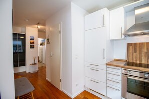 Kjøleskap, ovn, oppvaskmaskin og kaffetrakter/tekoker