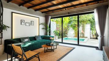 Deluxe Loft, 1 Bedroom, Private Pool | Living area