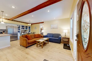 TV, fireplace - Mountain view retreat with deck, private hot tub, washers & dryers, firepit (Hungry Horse)