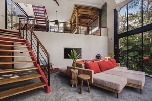 Smart TV - Luxe River Gorge Villa w/ Glass Rooftop Pool (Ubud, Gianyar)