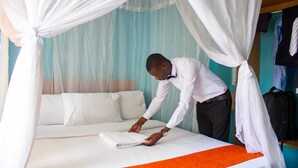 Desk, laptop workspace, soundproofing, free WiFi - Deka Hotel (Nairobi)