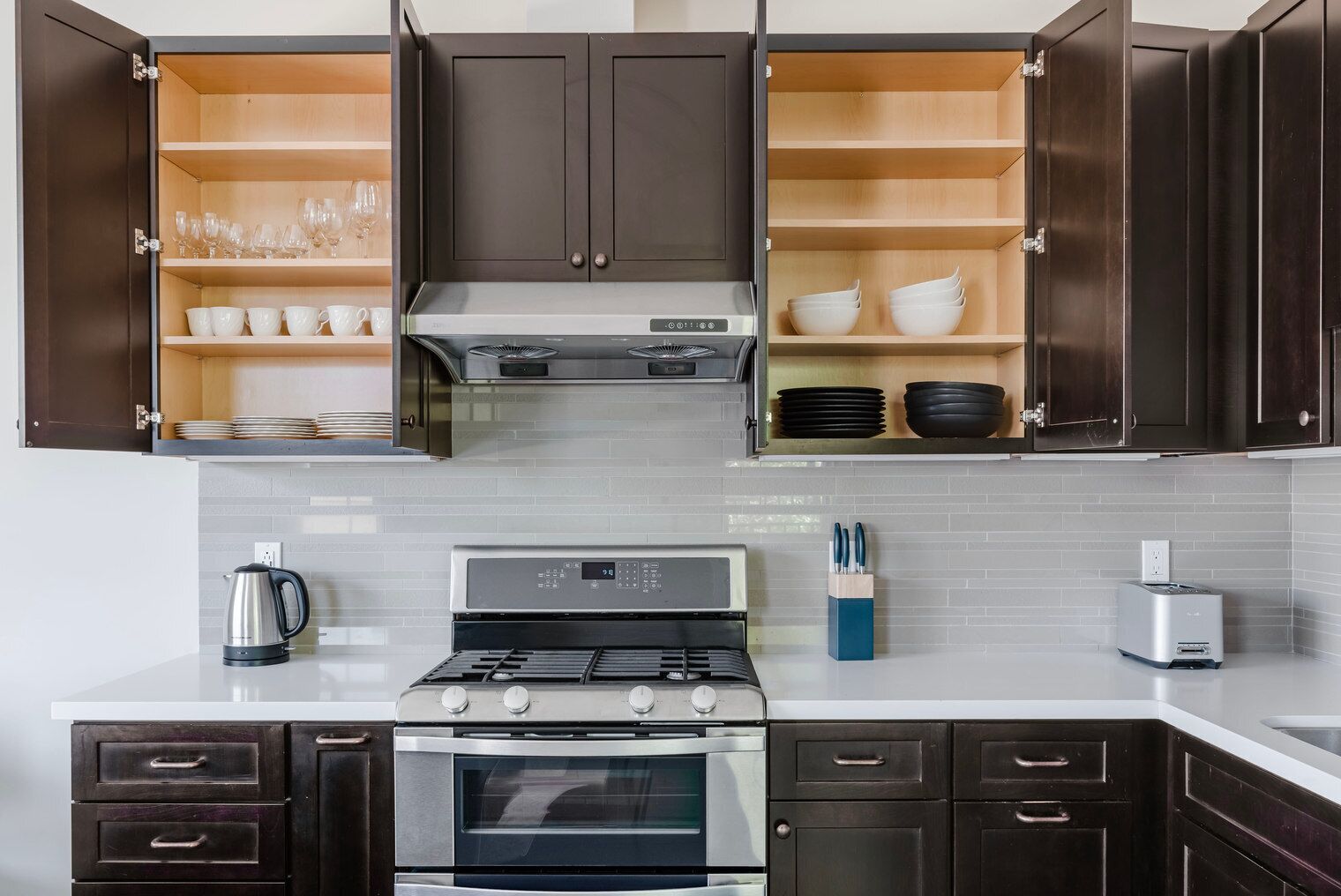 Refrigerador, microondas, horno, lavavajillas