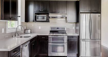 Stylish Burlingame 2BR w/ Laundry & A/C, nr Dining, by Blueground