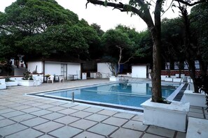 Outdoor pool - Ishwar Inn by Joy suites (Mahabaleshwar)