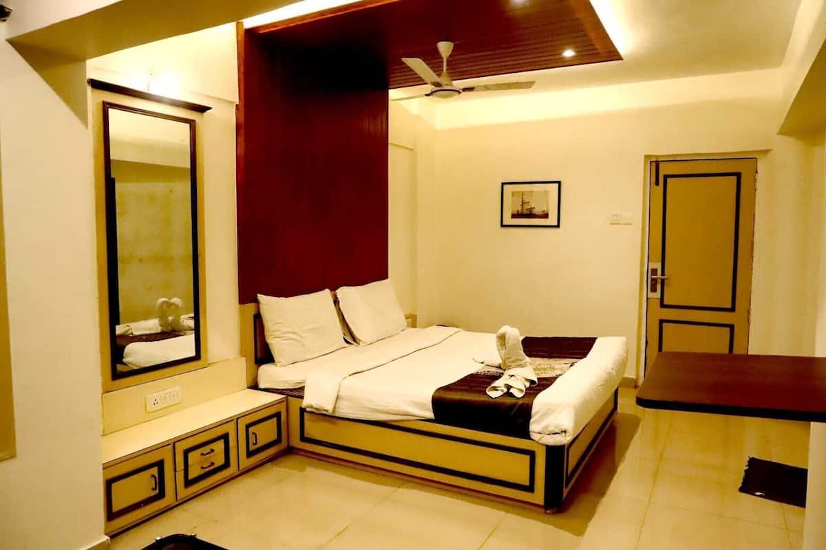 Deluxe Room, Garden View | 4 bedrooms, desk, laptop workspace, free WiFi