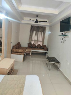 Room - Ishwar Inn by Joy suites (Mahabaleshwar)
