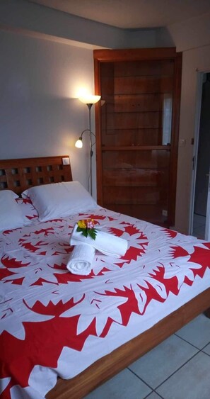 2 bedrooms, blackout curtains, soundproofing, iron/ironing board