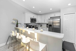 Fridge, microwave, stovetop, dishwasher