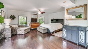 A bedroom with a bed, dresser, and seating area. - 10 Mi to Disney World, Lakeside Orlando Getaway (Orlando)
