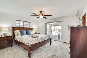 3 bedrooms, desk, iron/ironing board, WiFi - Saltwater Pool & Patios: Lake Havasu City Home! (Lake Havasu City)