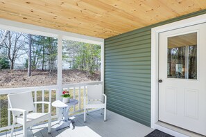 Property grounds - Steps to Lake Access! Eastbrook Family Cabin (Eastbrook)