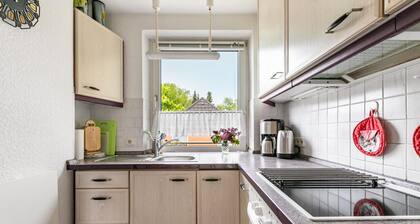 Apartment 'Ferienwohnung Flensburg Mürwik' with Shared Garden, Balcony and Wi-Fi