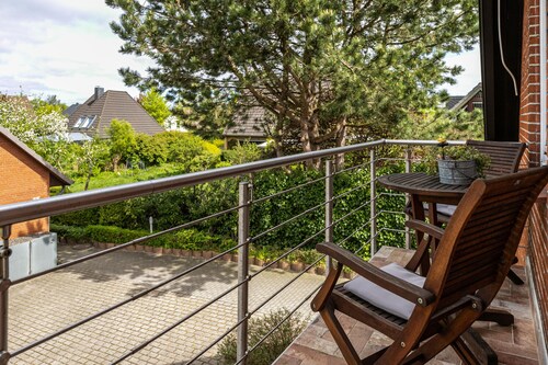 Apartment 'Ferienwohnung Flensburg Mürwik' with Shared Garden, Balcony and Wi-Fi