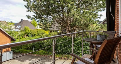 Apartment 'Ferienwohnung Flensburg Mürwik' with Shared Garden, Balcony and Wi-Fi