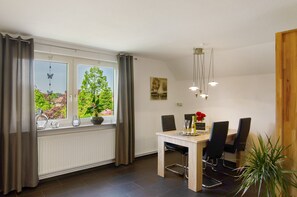 Dining - Apartment 'Goesmann' with Private Terrace and Wi-Fi (Zetel)