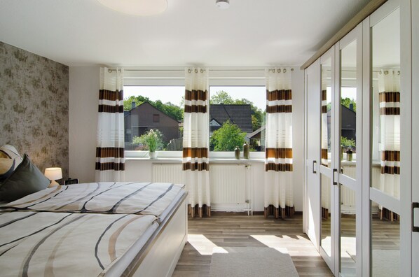 1 bedroom, iron/ironing board, free WiFi, bed sheets - Apartment 'Goesmann' with Private Terrace and Wi-Fi (Zetel)