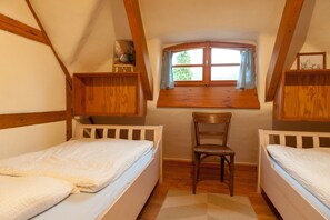 5 bedrooms, free WiFi, bed sheets, wheelchair access