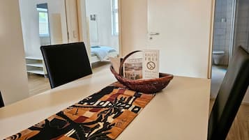 2 chambres, chambres insonorisées, fer et planche à repasser